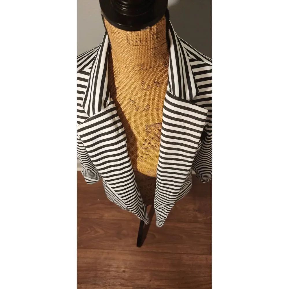 Glimpse Blazer  - Picture 2 of 5